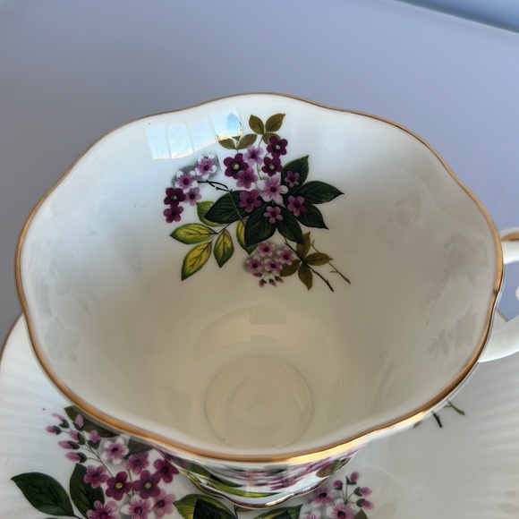 Royal Albert Bone China Tea Cup & Saucer Set Purple Violets Gold Trim - Picture 3 of 9